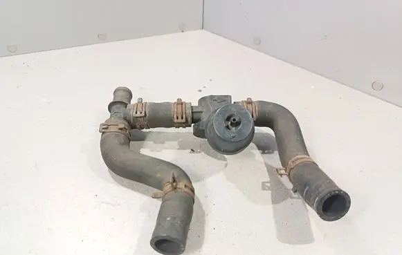 Volkswagen Transporter - Caravelle T4 Engine coolant pipe/hose 701121805