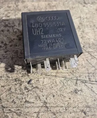 Volkswagen PASSAT B5 Other relay 4B0955531A 72WA401