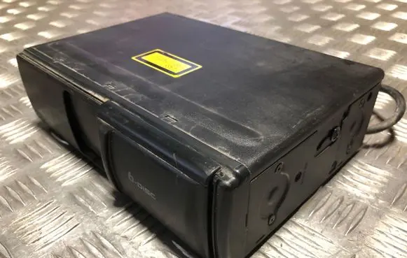 Audi A6 S6 C5 4B CD/DVD changer FA05735