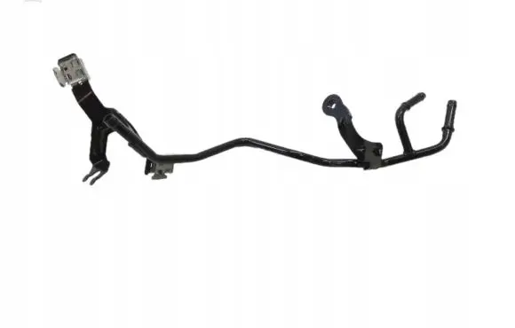 Volkswagen PASSAT B8 Engine coolant pipe/hose 04L121070AB