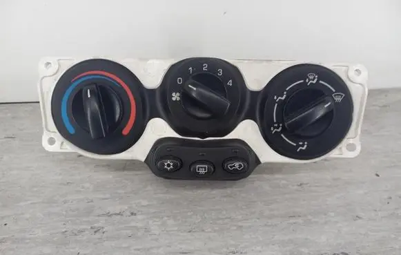 Saturn Vue Climate control/heater control trim 22714811