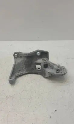 Subaru Outback (BS) Engine mounting bracket