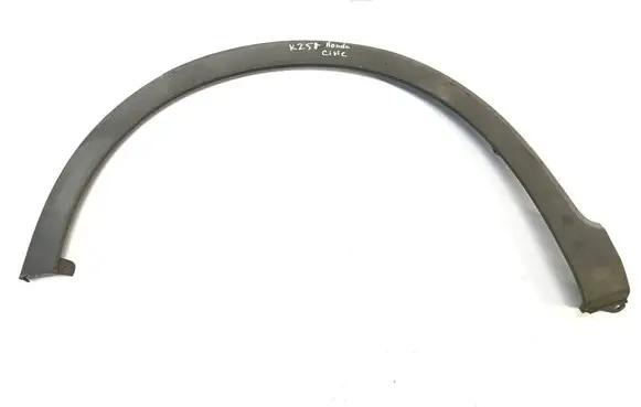 Rear fender molding trim