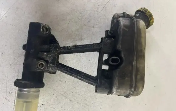 Chrysler Grand Voyager IV Master brake cylinder P04721153AA