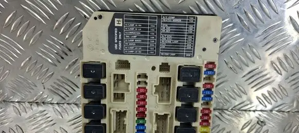 Nissan Pathfinder R51 Fuse module 284B7EB31C