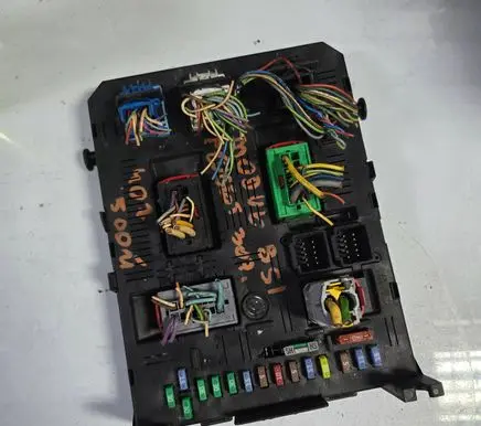 Peugeot 407 Fuse module 9664476580 01090707 BSI2004H01
