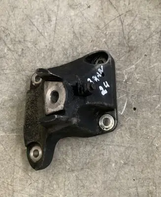 Engine mounting bracket