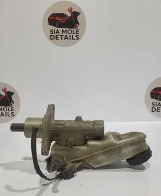 Master brake cylinder