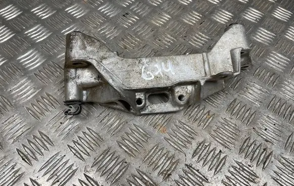 Peugeot 2008 II Engine mounting bracket 9813582980