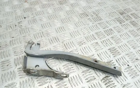 Engine bonnet/hood hinges