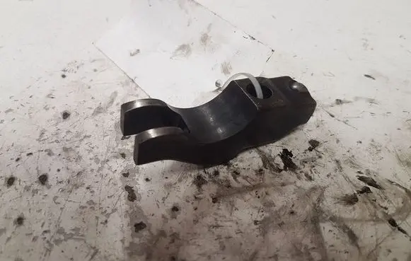 Opel Astra J Fuel Injector clamp holder