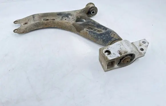 Volkswagen PASSAT B7 Front control arm