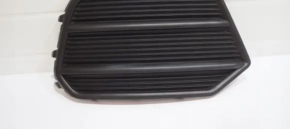 Audi Q3 8U Front bumper lower grill 8U0807682P