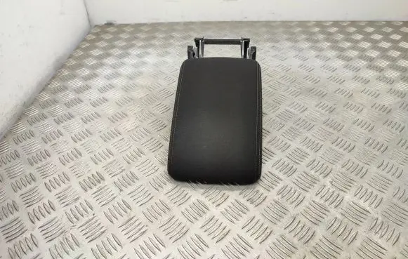 Volkswagen PASSAT B8 Armrest