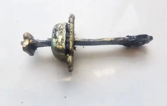 Volkswagen PASSAT B4 Rear door check strap stopper