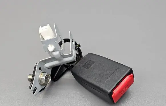 Mazda 3 III Rear seatbelt buckle
