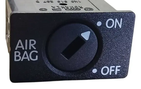Passenger airbag on/off switch