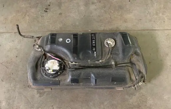 Suzuki Grand Vitara II Fuel tank 