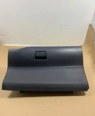 Toyota Auris 150 Glove box