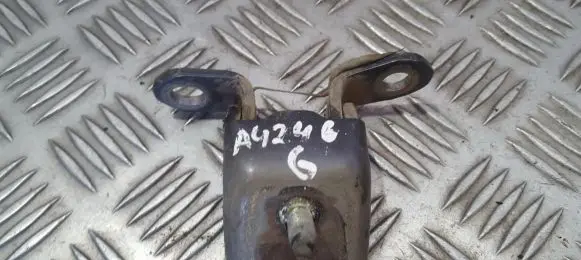 Nissan Note (E11) Rear door lower hinge
