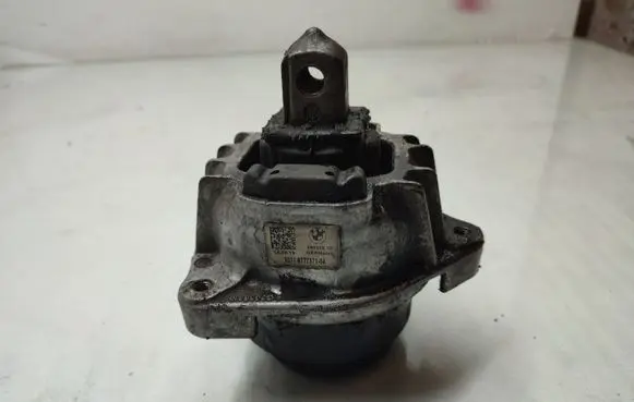 BMW 7 F01 F02 F03 F04 Engine mount bracket 6777371
