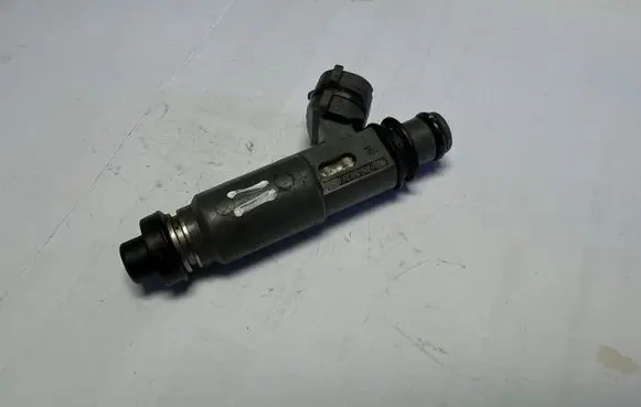 Mazda 323 Fuel injector 1955003110