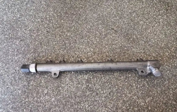 Mercedes-Benz C W204 Fuel main line pipe