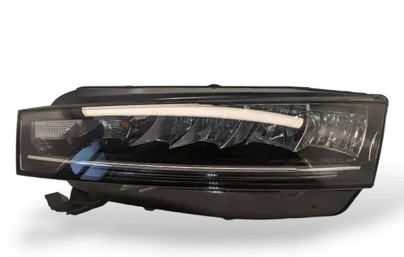 Skoda Octavia Mk4 Headlight/headlamp 5E4941015 LE18A6418 030111823100