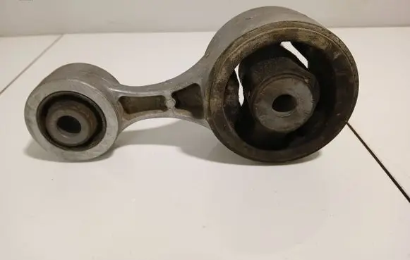 Honda Civic Engine mount bracket