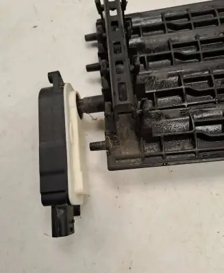 Dacia Sandero III Air flap motor/actuator 6477R1012A 21251P01223 6477S017011