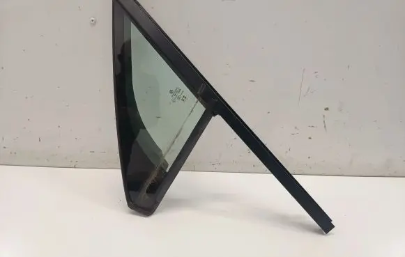 Volkswagen Touareg III Front door vent window glass four-door 760845113H