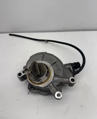 BMW 7 F01 F02 F03 F04 Vacuum pump 8605976 68739010