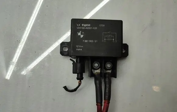 BMW 5 E60 E61 Ignition relay 7661503