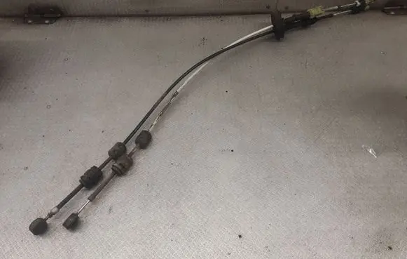 Opel Insignia A Gear shift cable linkage 