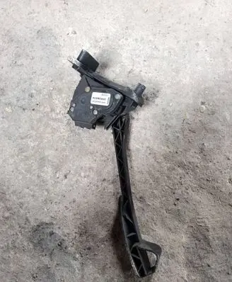 Volvo S60 Accelerator throttle pedal 30636004