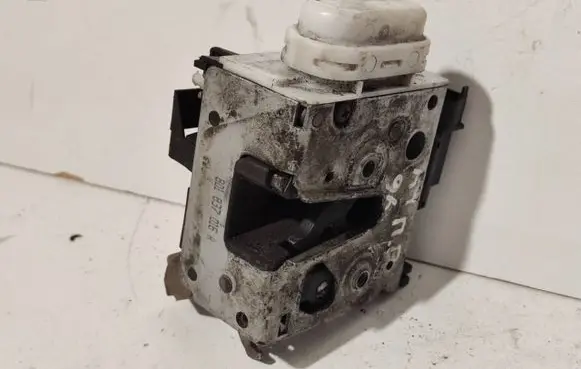 Audi A4 S4 B5 8D Front door lock 8D1837016A