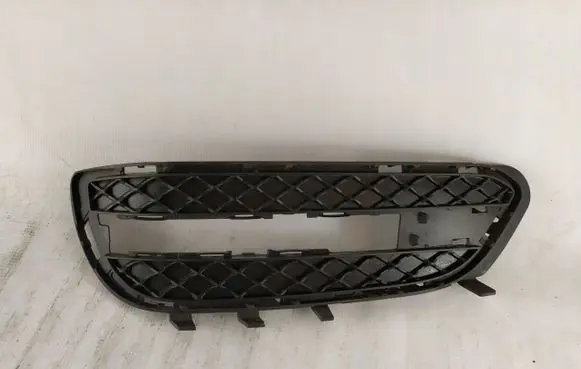 Mercedes-Benz E W212 Front bumper lower grill A2128851723