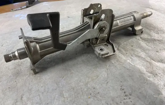 Jeep Grand Cherokee (WK) Steering wheel axle P05057151ad