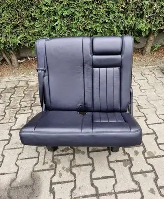 Lincoln Navigator Second row seats 