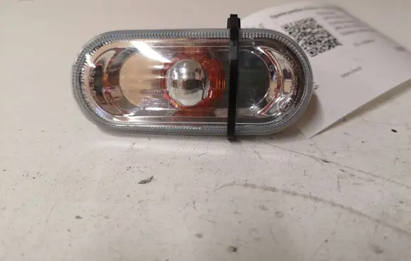 Front fender indicator light