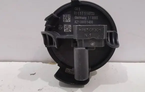 Mercedes-Benz C W205 Airbag deployment crash/impact sensor A2139051400