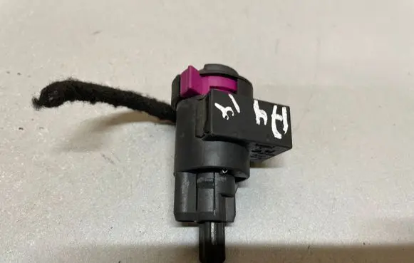 Audi A4 S4 B8 8K Brake pedal sensor switch 14689962