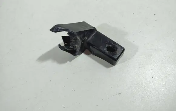 Nissan Rogue Headlight/headlamp mounting bracket 