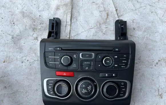 DS Automobiles 4 Central console control unit 9675882177