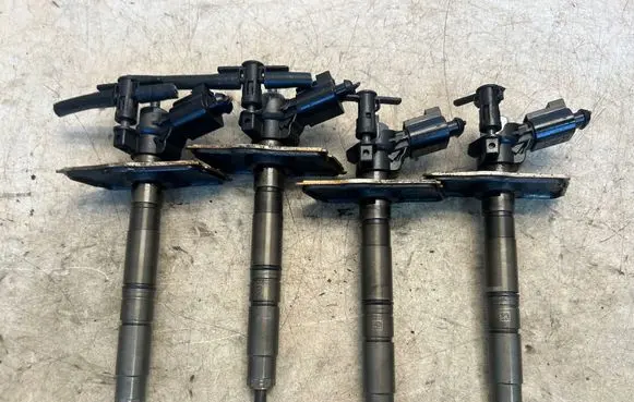 Volkswagen PASSAT B7 Fuel injectors set 03L130277 0445116030