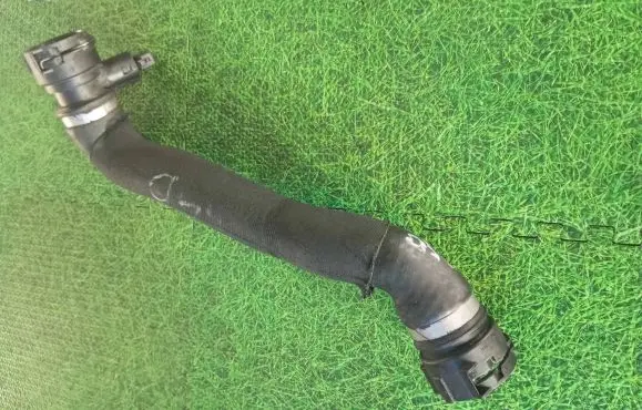Coolant pipe/hose