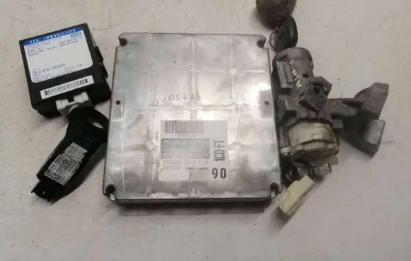 Toyota Corolla Verso E121 Engine ECU kit and lock set 8966113060 1758005211