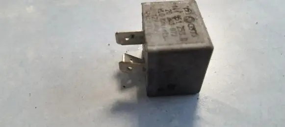 Volkswagen Golf IV Other relay 141951253B