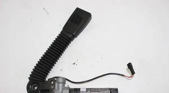 BMW 5 F10 F11 Front seatbelt buckle 6157964