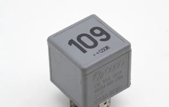 Volkswagen Golf IV Other relay 1J0906381A